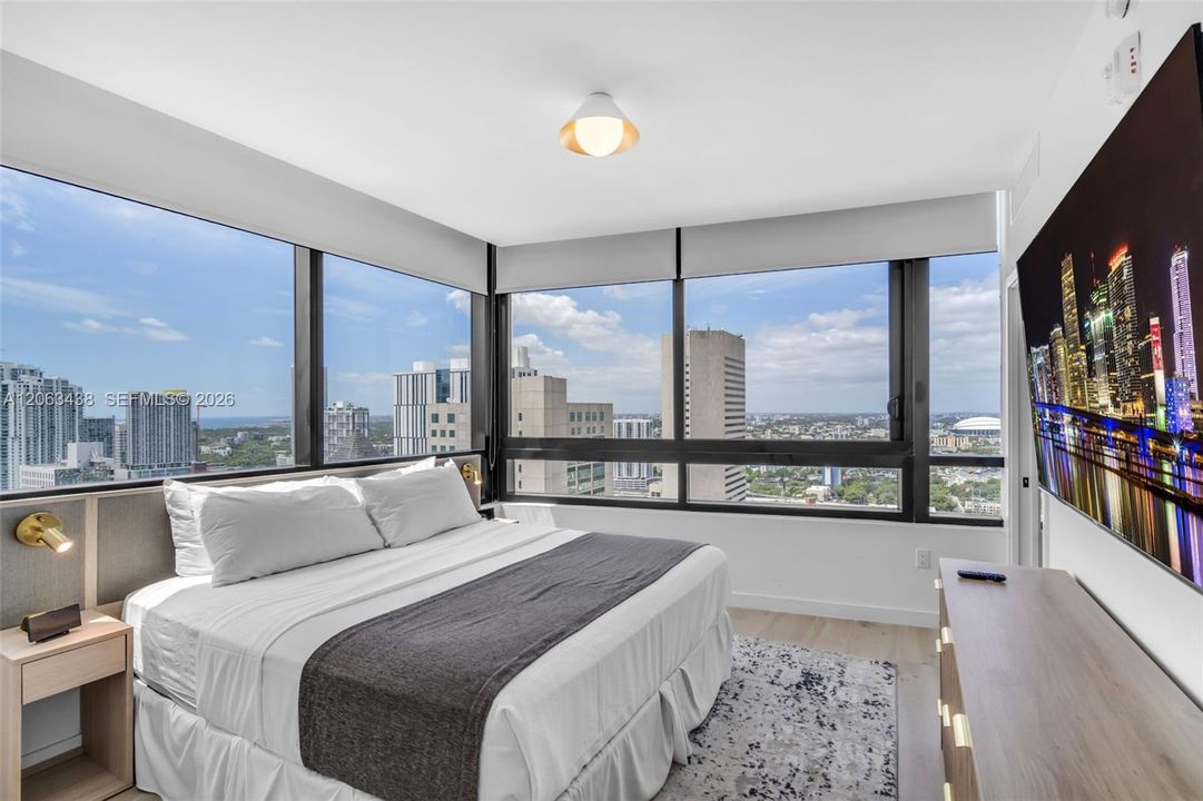 For Sale: $975,000 (2 beds, 2 baths, 696 Square Feet)