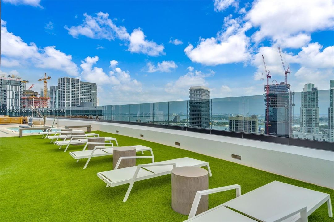 For Sale: $975,000 (2 beds, 2 baths, 696 Square Feet)