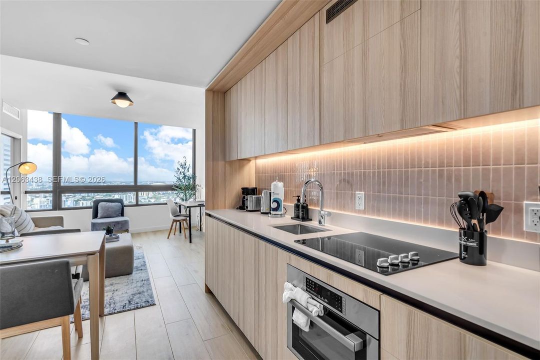 For Sale: $975,000 (2 beds, 2 baths, 696 Square Feet)