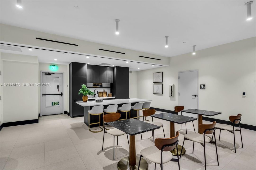 For Sale: $975,000 (2 beds, 2 baths, 696 Square Feet)