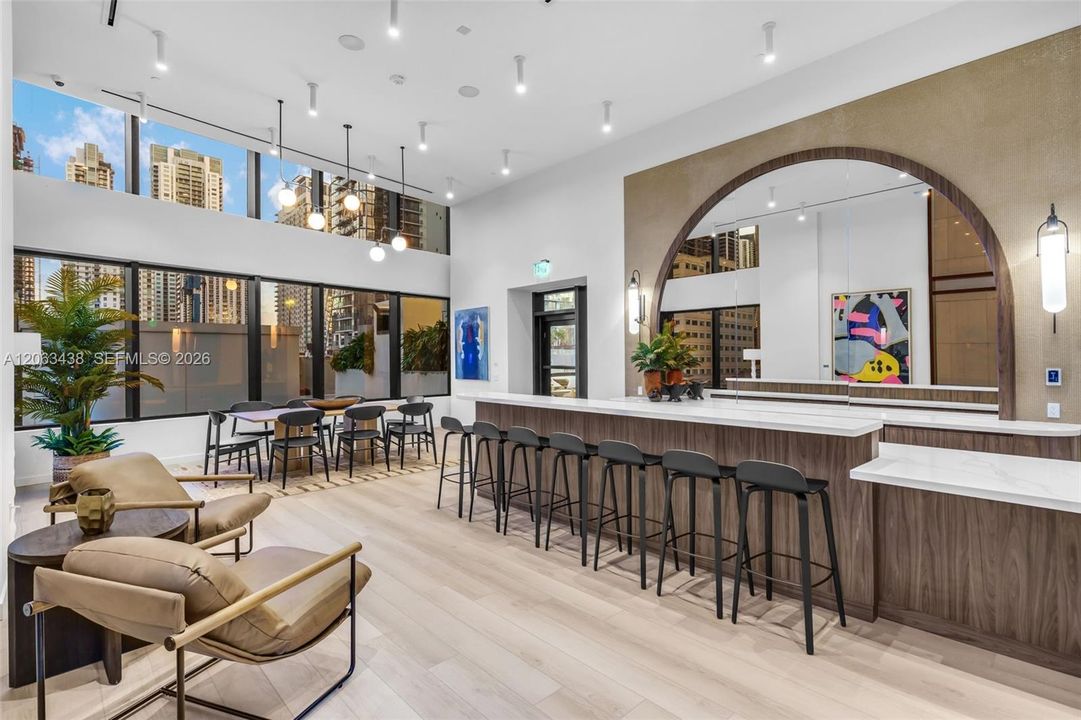 For Sale: $975,000 (2 beds, 2 baths, 696 Square Feet)