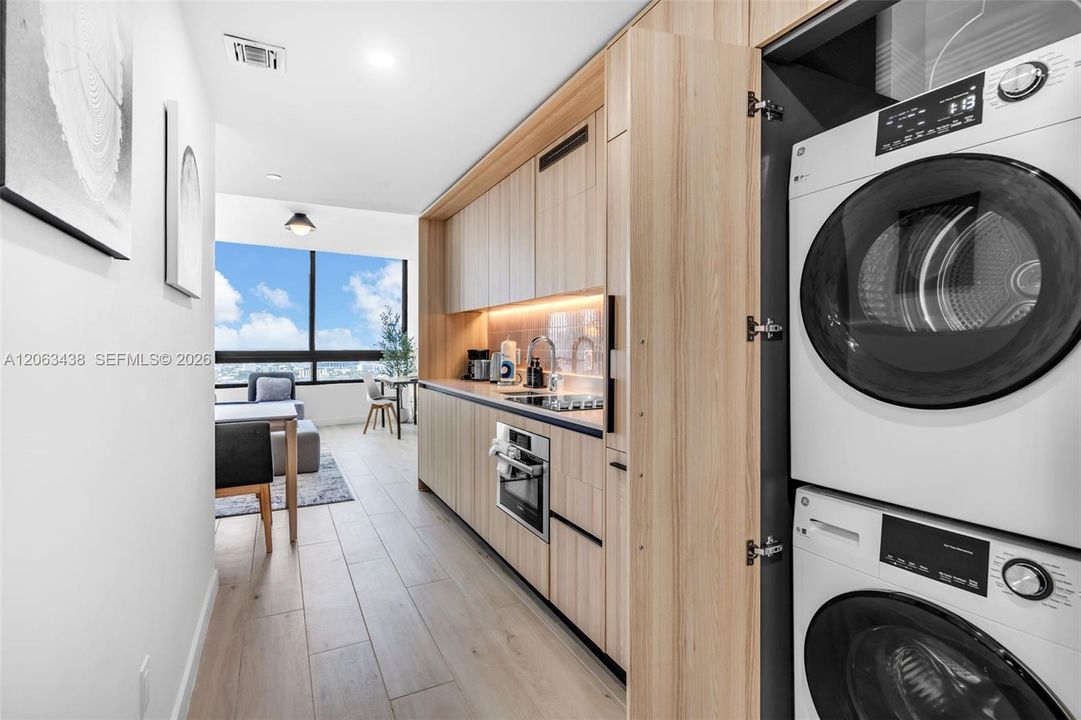 For Sale: $975,000 (2 beds, 2 baths, 696 Square Feet)