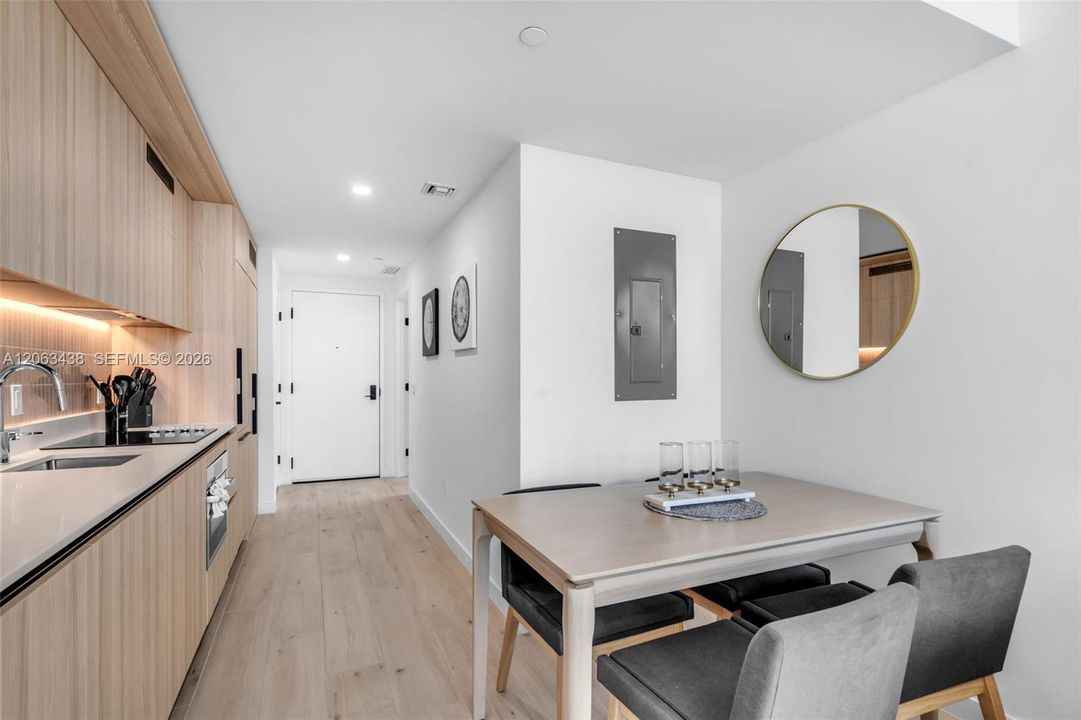 For Sale: $975,000 (2 beds, 2 baths, 696 Square Feet)