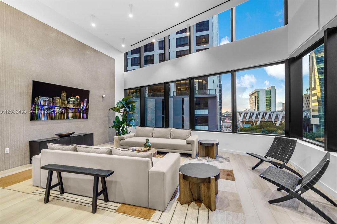 For Sale: $975,000 (2 beds, 2 baths, 696 Square Feet)