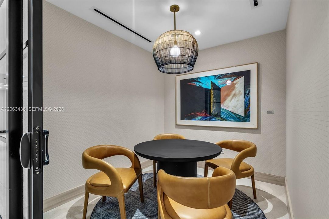 For Sale: $975,000 (2 beds, 2 baths, 696 Square Feet)