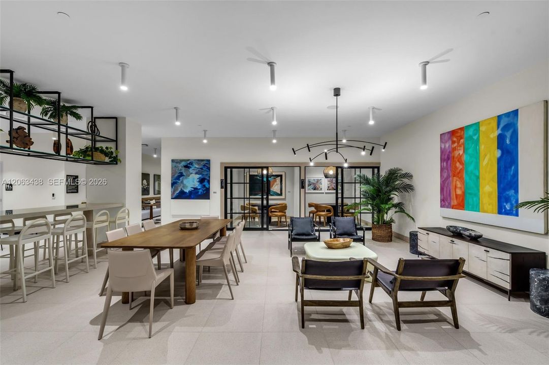 For Sale: $975,000 (2 beds, 2 baths, 696 Square Feet)