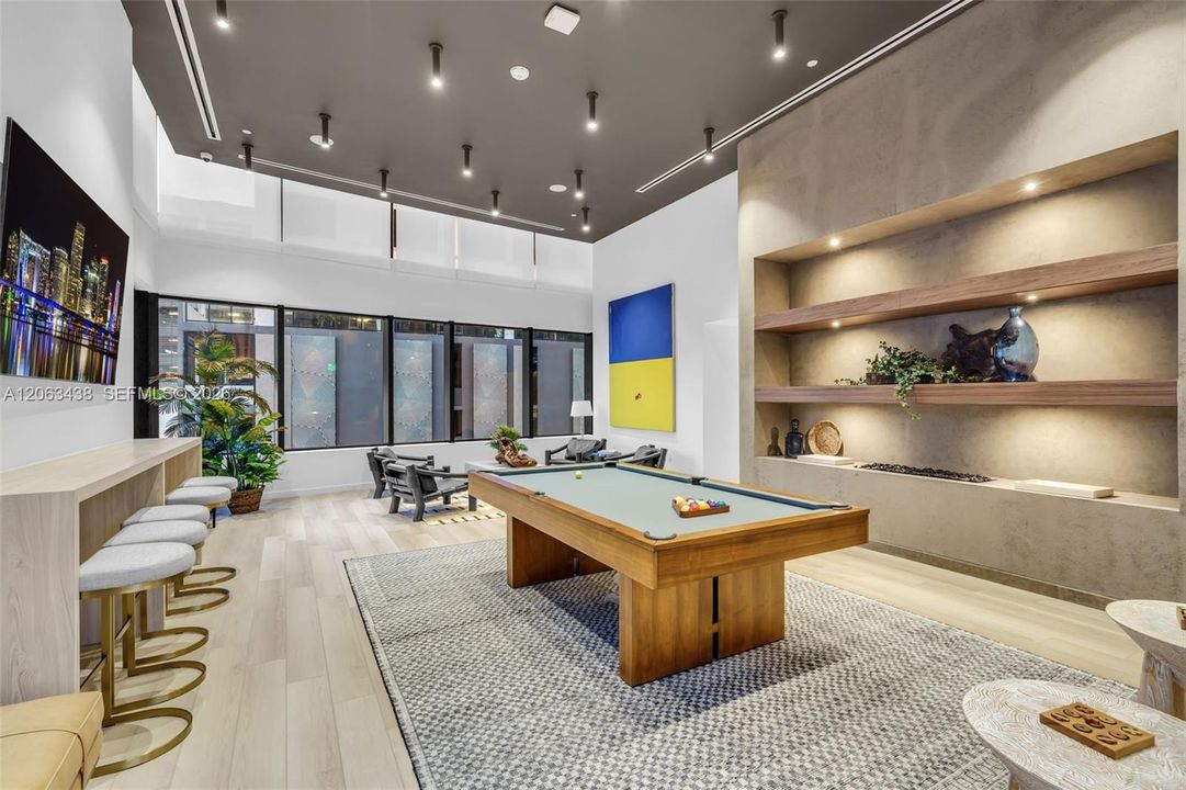 For Sale: $975,000 (2 beds, 2 baths, 696 Square Feet)