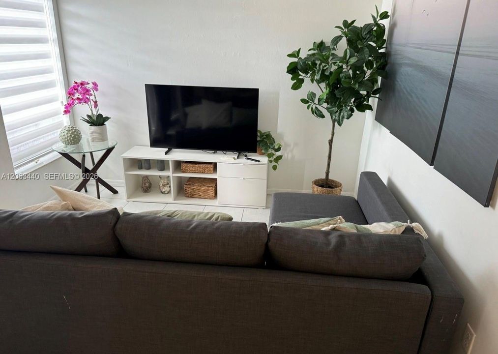 В аренду: $2,400 (2 спален, 2 ванн, 785 Квадратных фут)