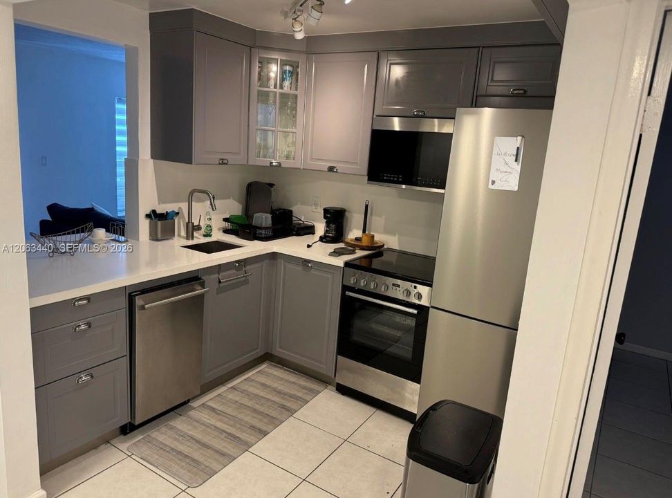 В аренду: $2,400 (2 спален, 2 ванн, 785 Квадратных фут)