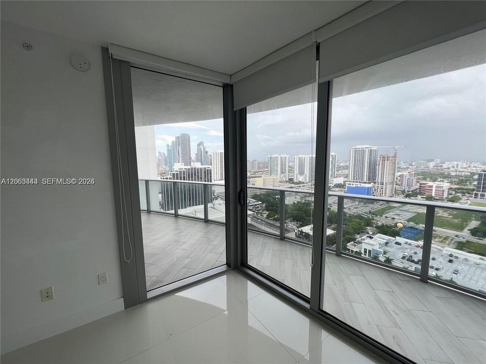 For Sale: $745,000 (2 beds, 2 baths, 1171 Square Feet)