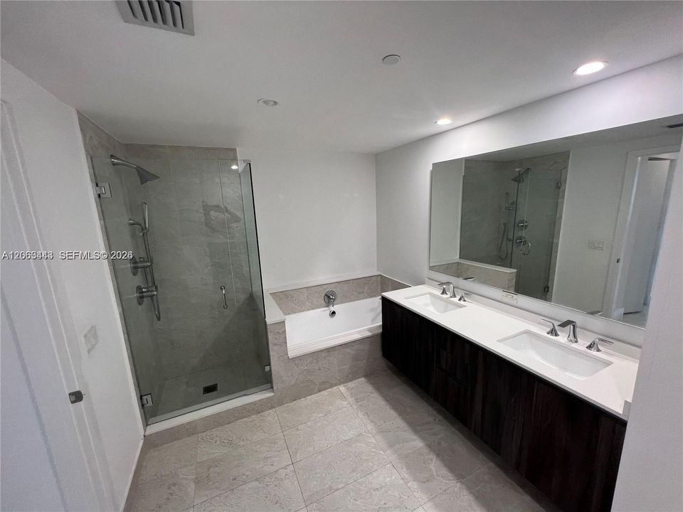 For Sale: $745,000 (2 beds, 2 baths, 1171 Square Feet)