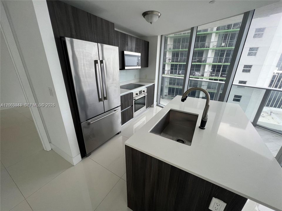 For Sale: $745,000 (2 beds, 2 baths, 1171 Square Feet)