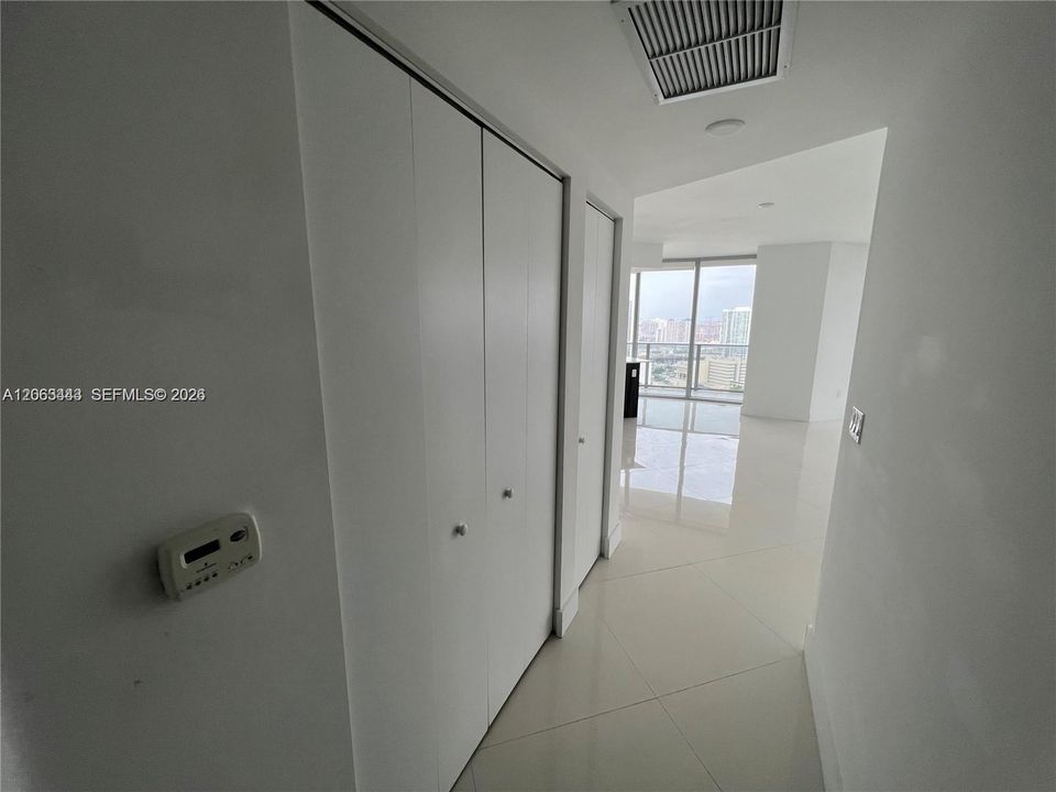For Sale: $745,000 (2 beds, 2 baths, 1171 Square Feet)