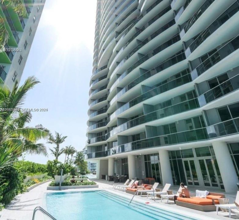 For Sale: $745,000 (2 beds, 2 baths, 1171 Square Feet)
