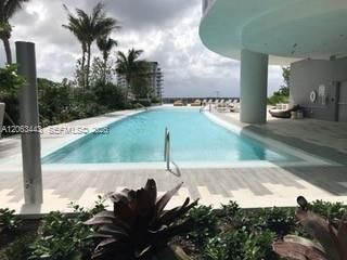 For Sale: $745,000 (2 beds, 2 baths, 1171 Square Feet)