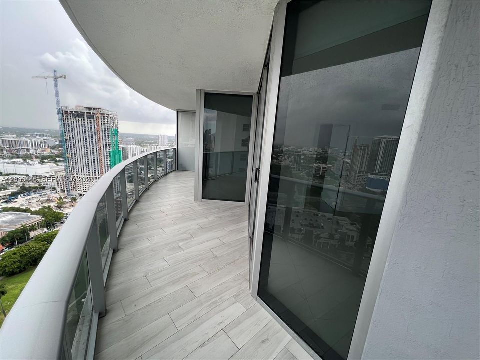 For Sale: $745,000 (2 beds, 2 baths, 1171 Square Feet)