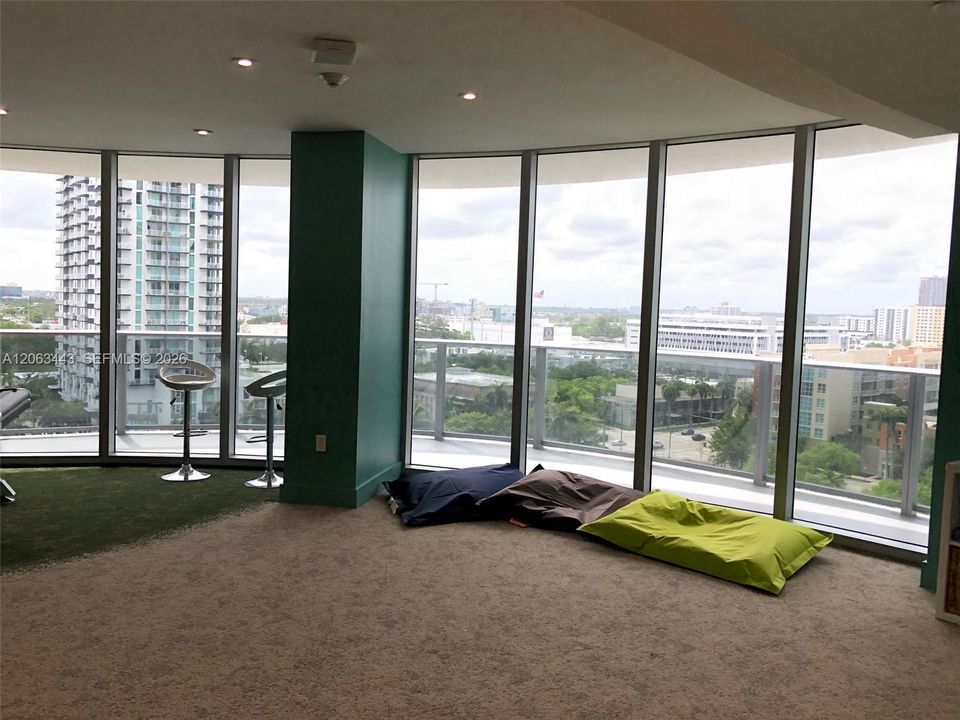 For Sale: $745,000 (2 beds, 2 baths, 1171 Square Feet)