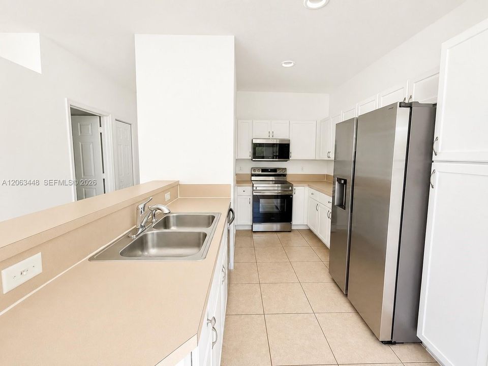 В аренду: $2,750 (3 спален, 2 ванн, 1411 Квадратных фут)