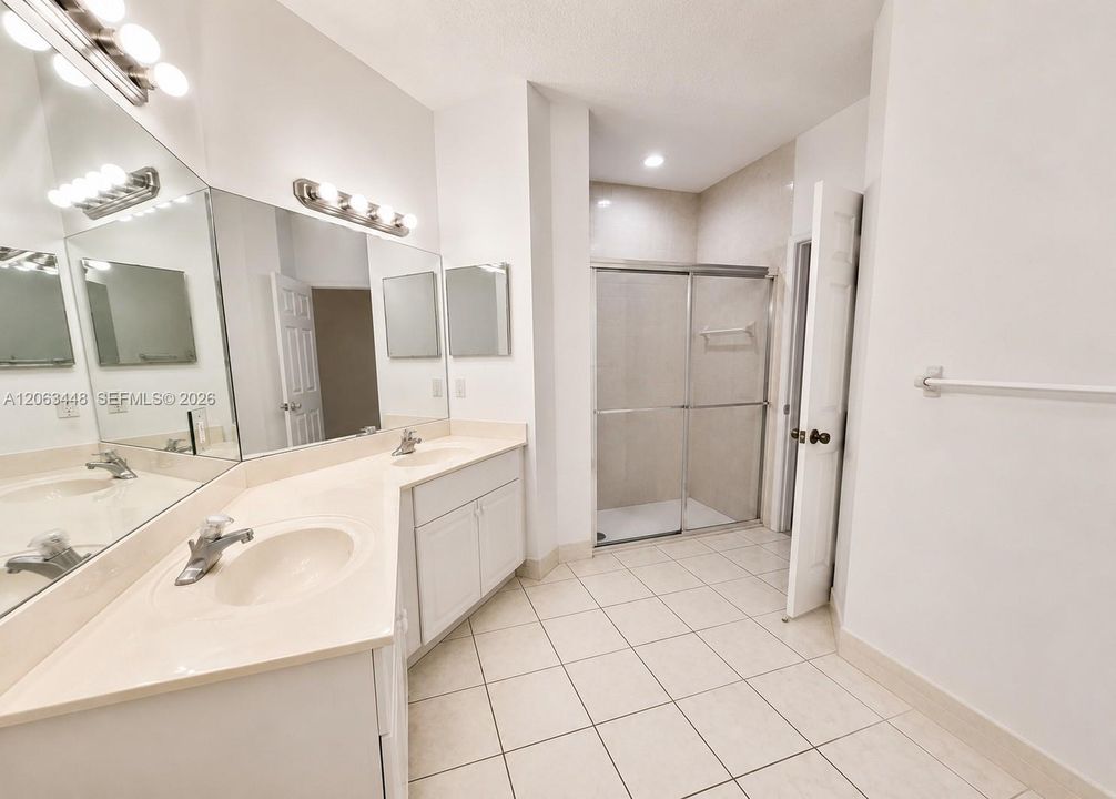 В аренду: $2,750 (3 спален, 2 ванн, 1411 Квадратных фут)