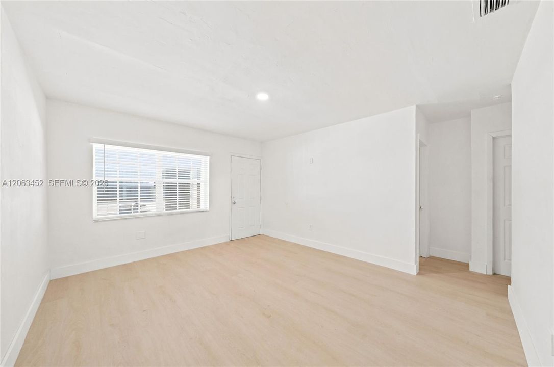 В аренду: $2,300 (2 спален, 1 ванн, 1430 Квадратных фут)