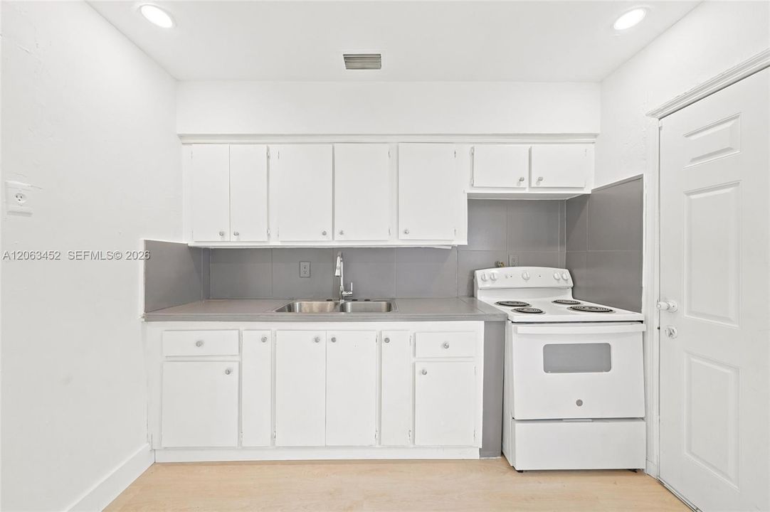 В аренду: $2,300 (2 спален, 1 ванн, 1430 Квадратных фут)