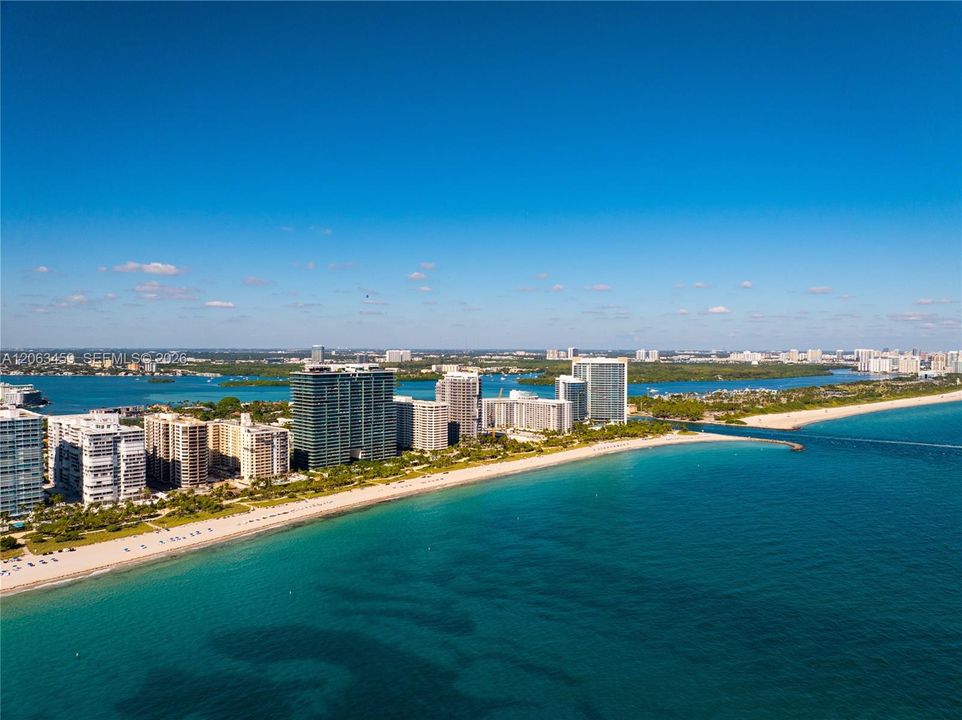 For Sale: $5,375,000 (4 beds, 5 baths, 3300 Square Feet)