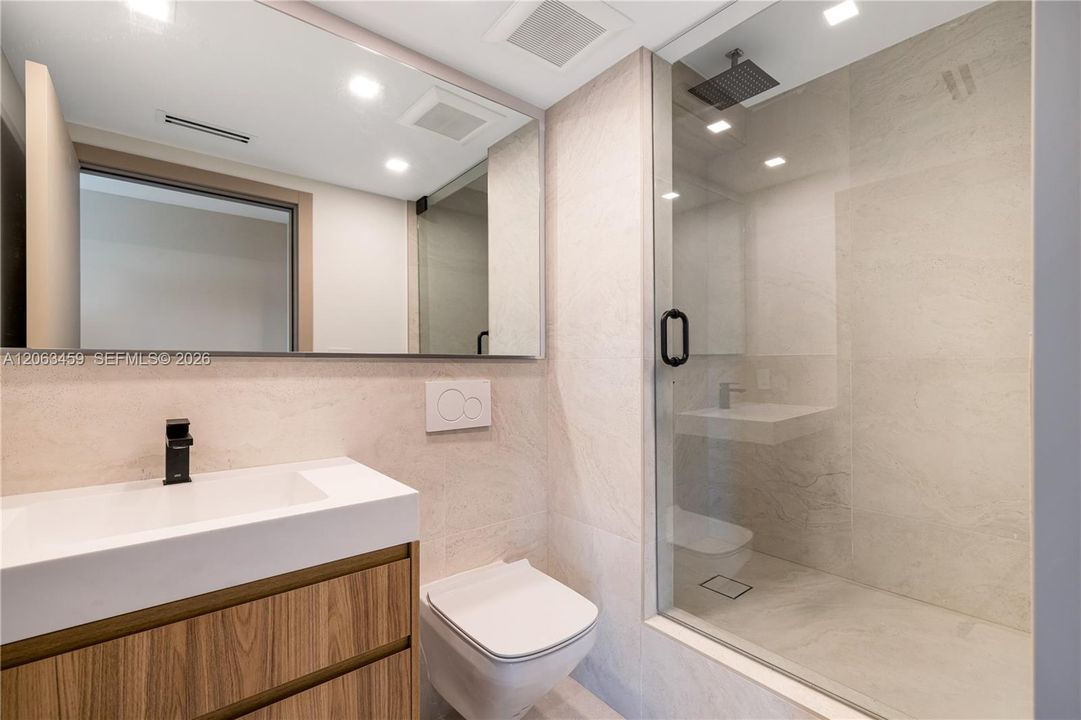For Sale: $5,375,000 (4 beds, 5 baths, 3300 Square Feet)