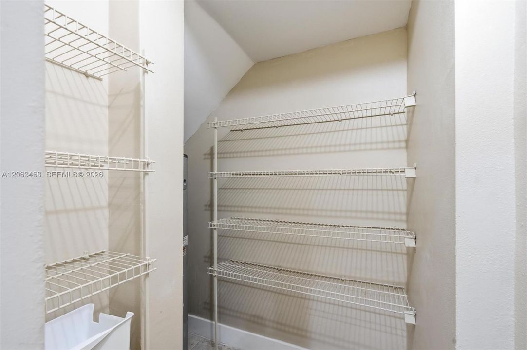 В аренду: $2,200 (3 спален, 3 ванн, 1428 Квадратных фут)