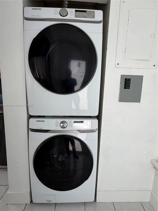 В аренду: $2,600 (2 спален, 1 ванн, 850 Квадратных фут)