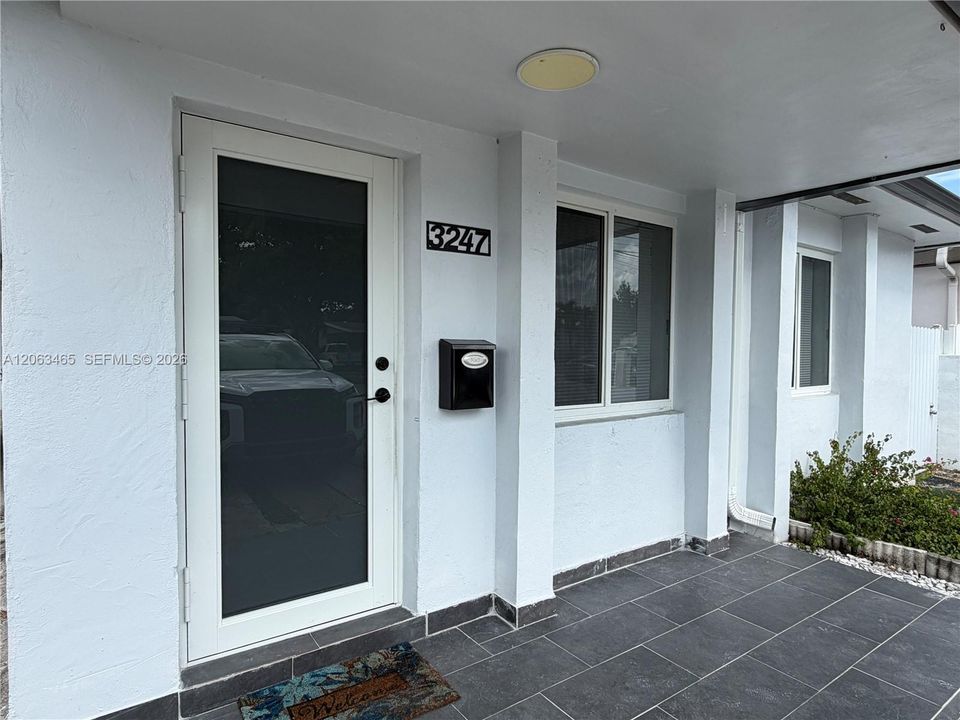 В аренду: $2,600 (2 спален, 1 ванн, 850 Квадратных фут)