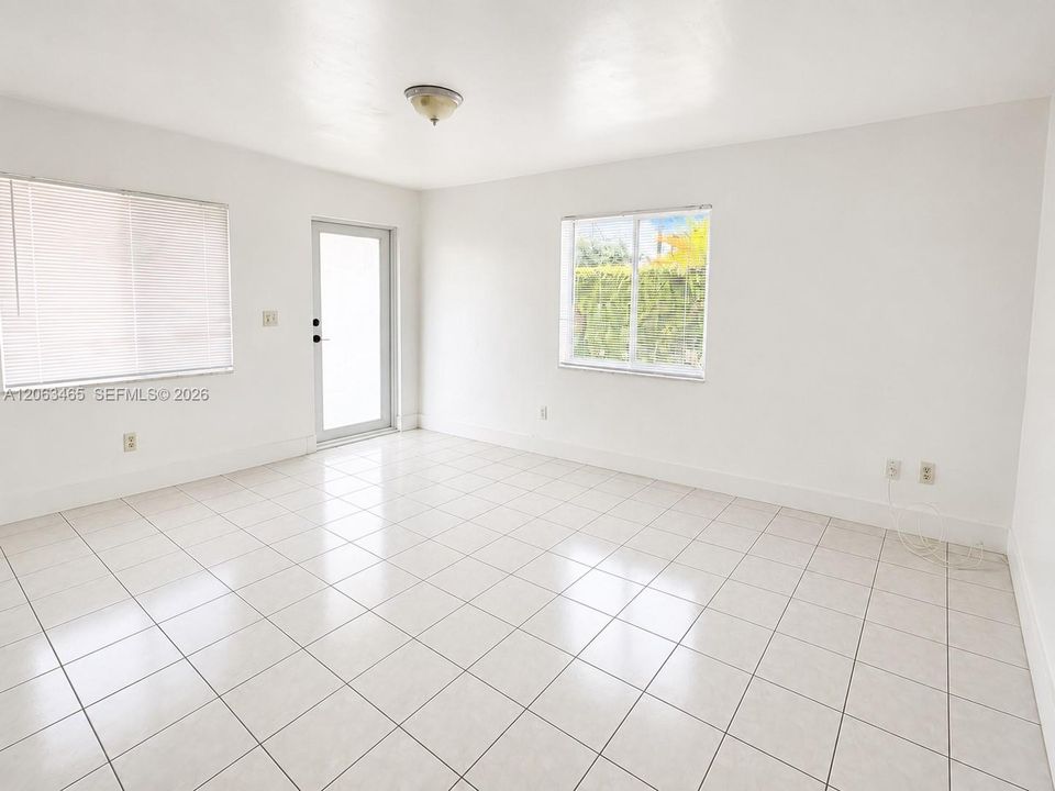 В аренду: $2,600 (2 спален, 1 ванн, 850 Квадратных фут)