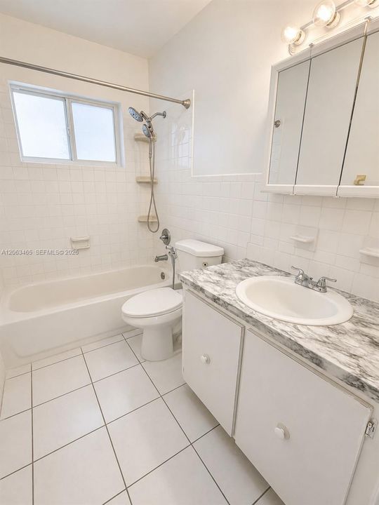 В аренду: $2,600 (2 спален, 1 ванн, 850 Квадратных фут)