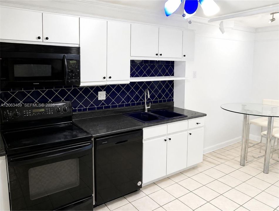 For Sale: $270,000 (4 beds, 3 baths, 1750 Square Feet)