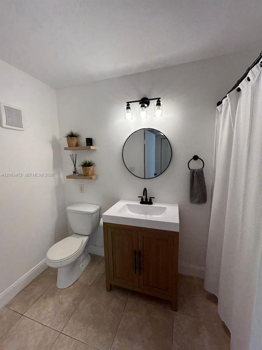 For Rent: $1,850 (1 beds, 1 baths, 768 Square Feet)