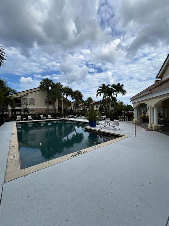 For Rent: $1,850 (1 beds, 1 baths, 768 Square Feet)