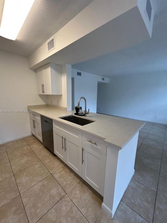 For Rent: $1,850 (1 beds, 1 baths, 768 Square Feet)