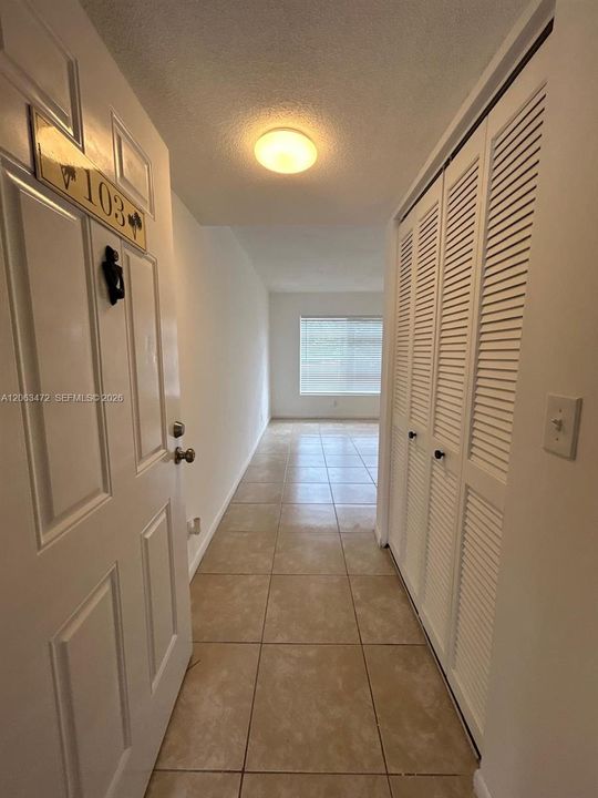 For Rent: $1,850 (1 beds, 1 baths, 768 Square Feet)