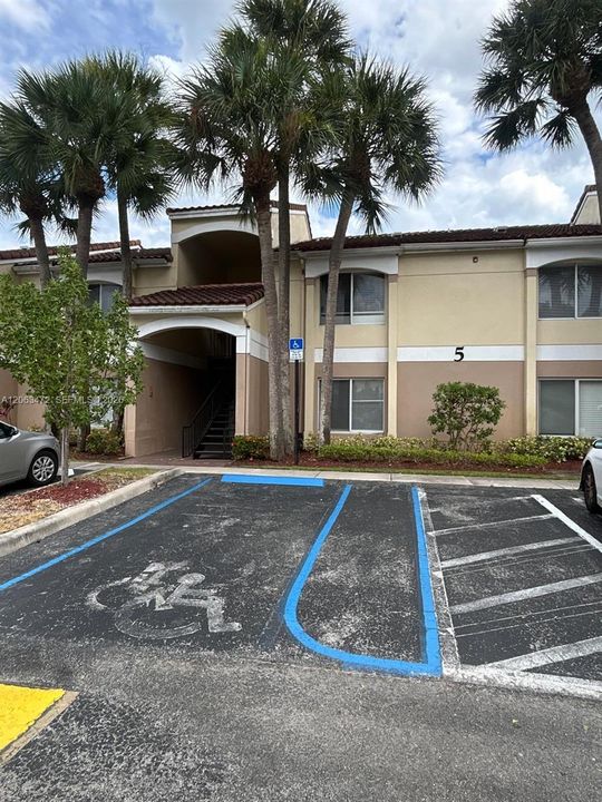 For Rent: $1,850 (1 beds, 1 baths, 768 Square Feet)