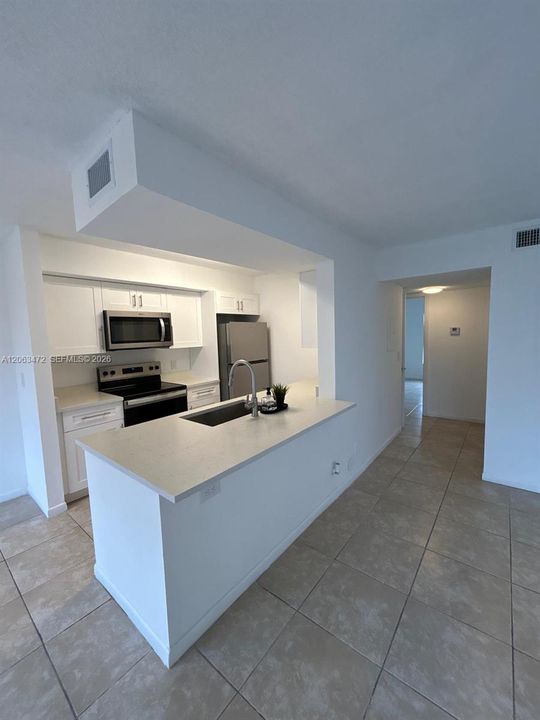 For Rent: $1,850 (1 beds, 1 baths, 768 Square Feet)