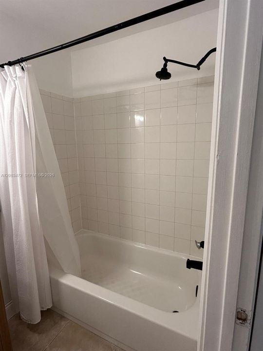 For Rent: $1,850 (1 beds, 1 baths, 768 Square Feet)