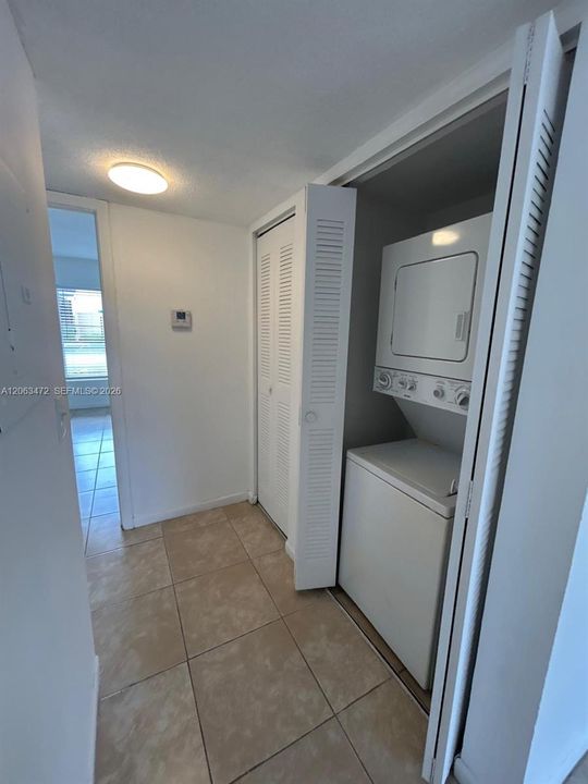 For Rent: $1,850 (1 beds, 1 baths, 768 Square Feet)