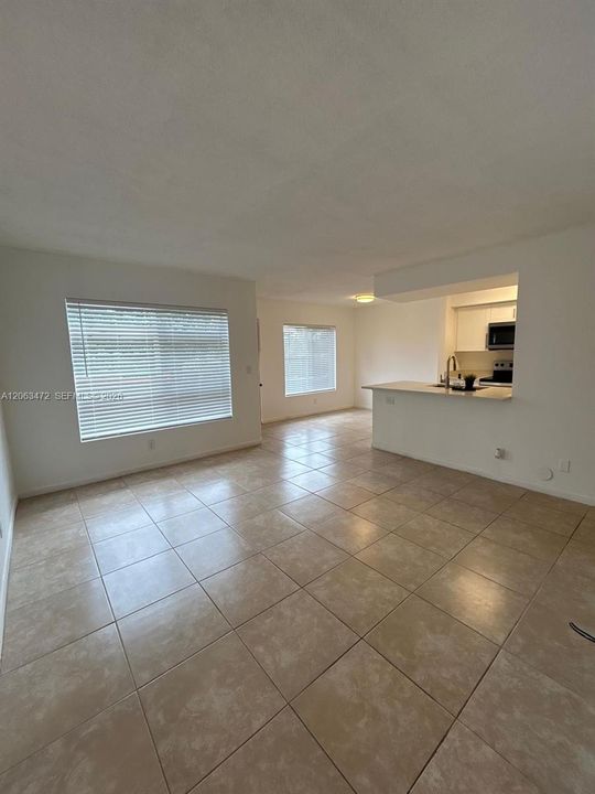 For Rent: $1,850 (1 beds, 1 baths, 768 Square Feet)