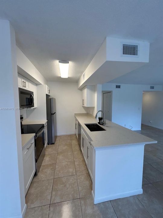 For Rent: $1,850 (1 beds, 1 baths, 768 Square Feet)