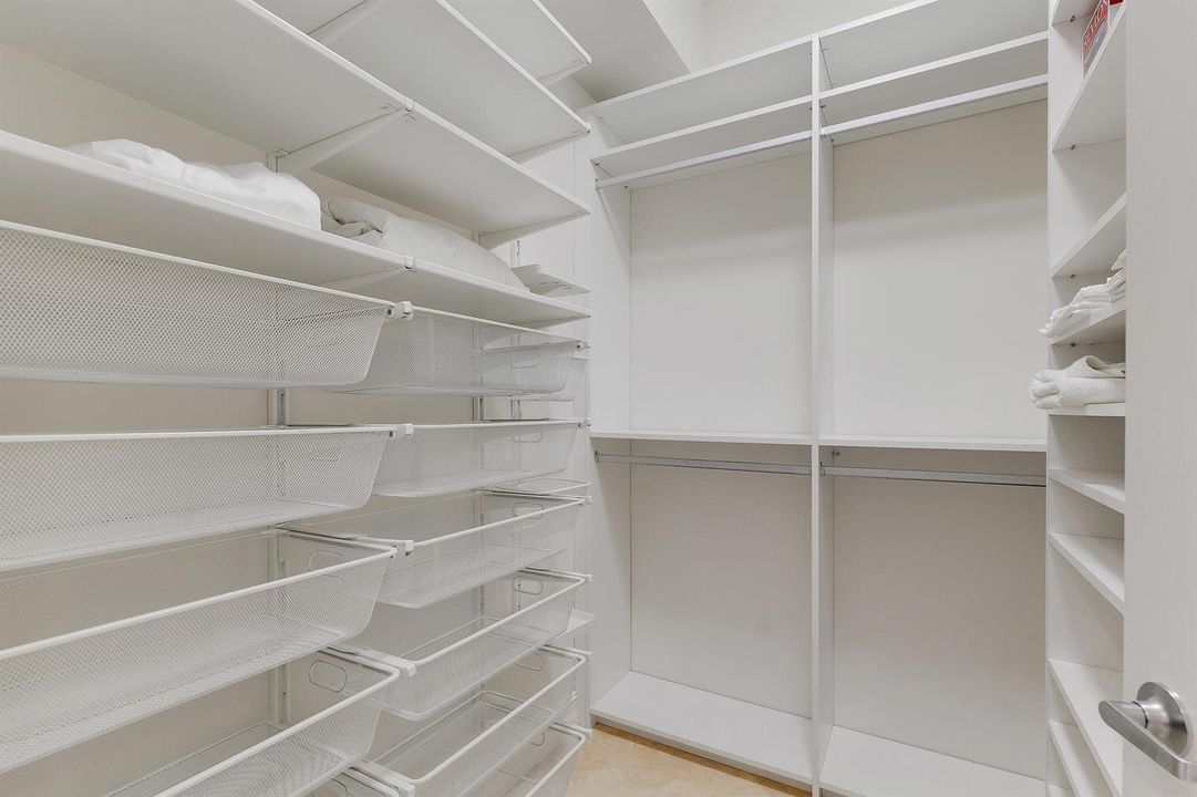 Custom Walk-in Closets