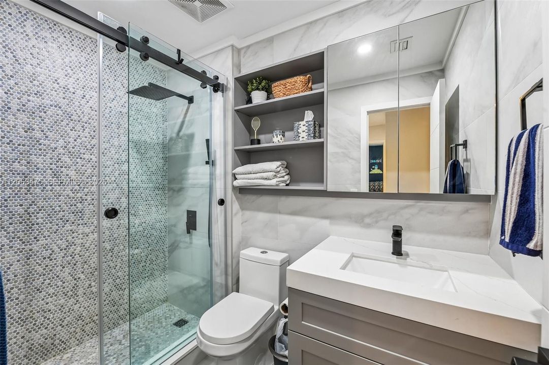 En Venta: $829,000 (4 camas, 3 baños, 2071 Pies cuadrados)