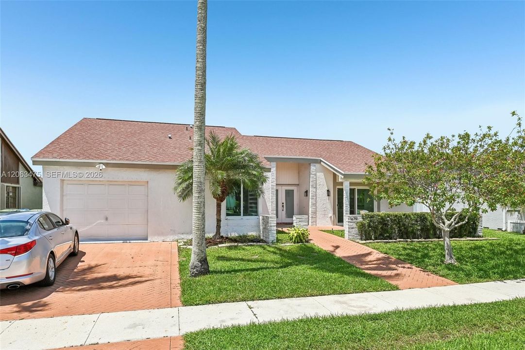 En Venta: $829,000 (4 camas, 3 baños, 2071 Pies cuadrados)