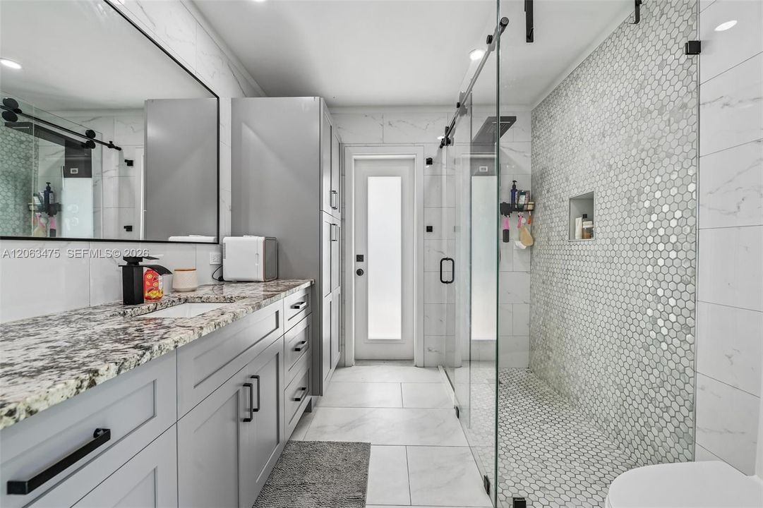 En Venta: $829,000 (4 camas, 3 baños, 2071 Pies cuadrados)