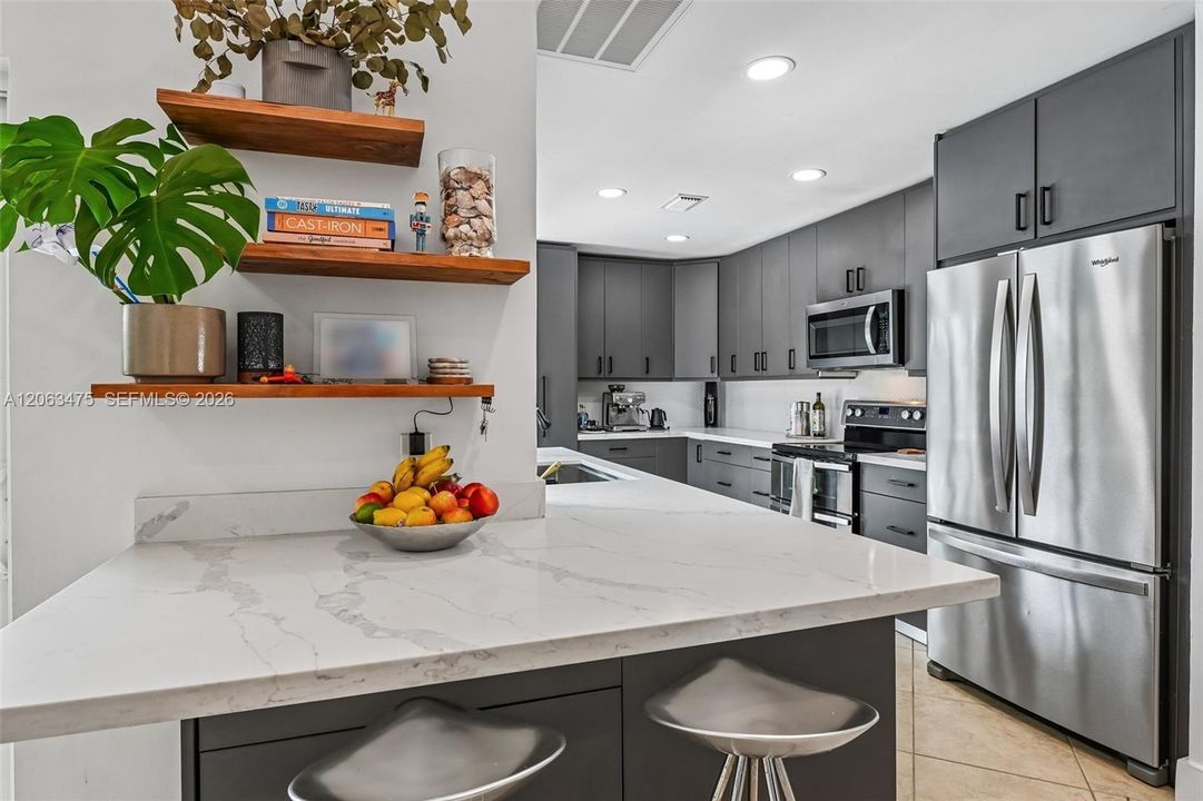 En Venta: $829,000 (4 camas, 3 baños, 2071 Pies cuadrados)