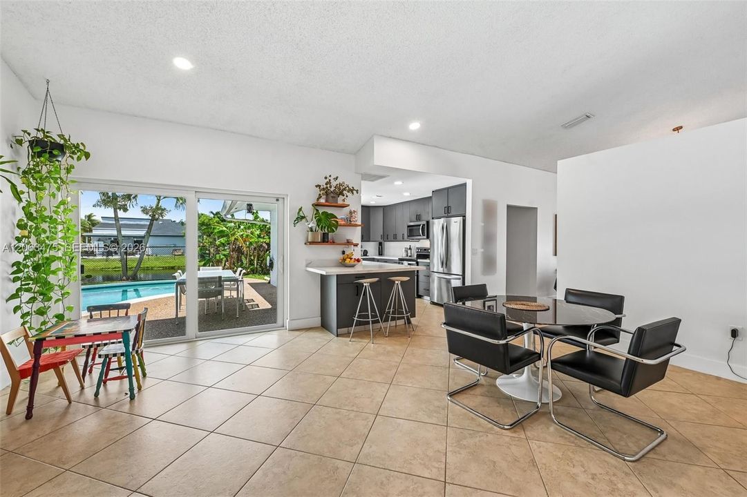 En Venta: $829,000 (4 camas, 3 baños, 2071 Pies cuadrados)