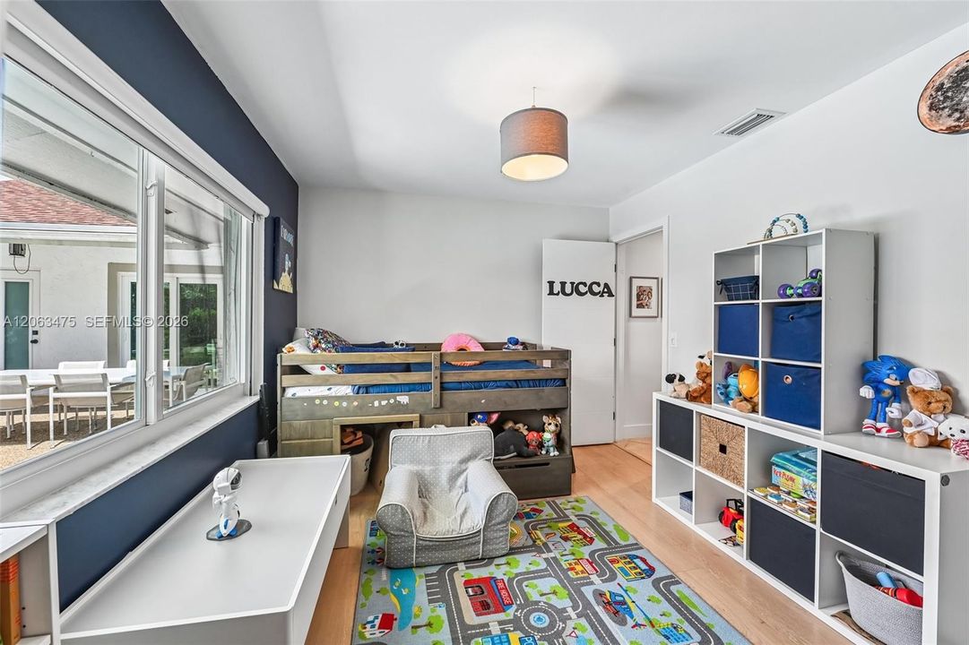 En Venta: $829,000 (4 camas, 3 baños, 2071 Pies cuadrados)